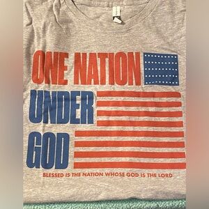 Men’s  grey t shirt size 2XL flag print NWT Love in Faith Brand